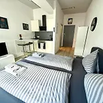 Goldstadt Moto Loft - Urban Am Schloessle Apartman *