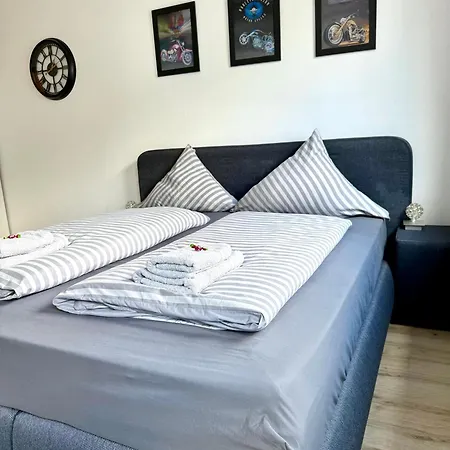 Goldstadt Moto Loft - Urban Am Schloessle Apartmán *