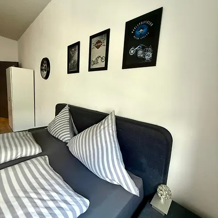 Goldstadt Moto Loft - Urban Am Schloessle Apartmán